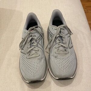 New Balance Men’s Fresh Foam X 860 V13 running shoe size 10.5 2E